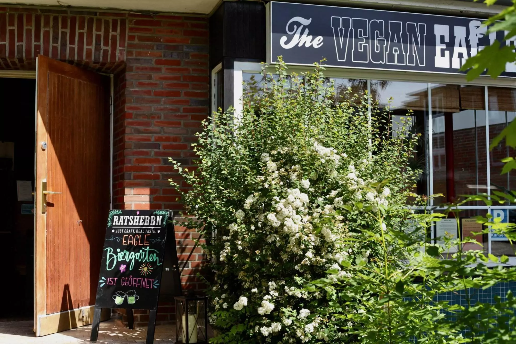 Veganes Restaurant Hamburg – The Vegan Eagle der Biergarten